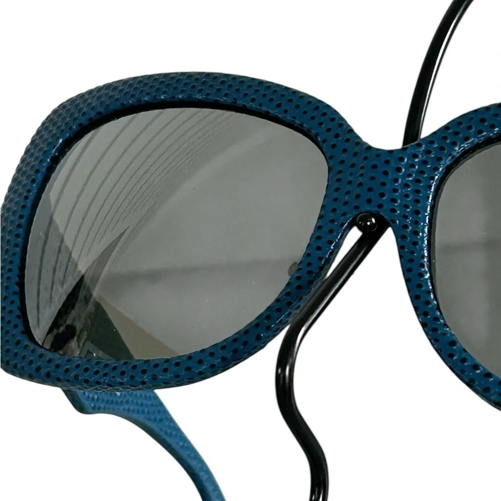 Tory Burch Stylish Blue Square Sunglasses w/‎ Orange Case